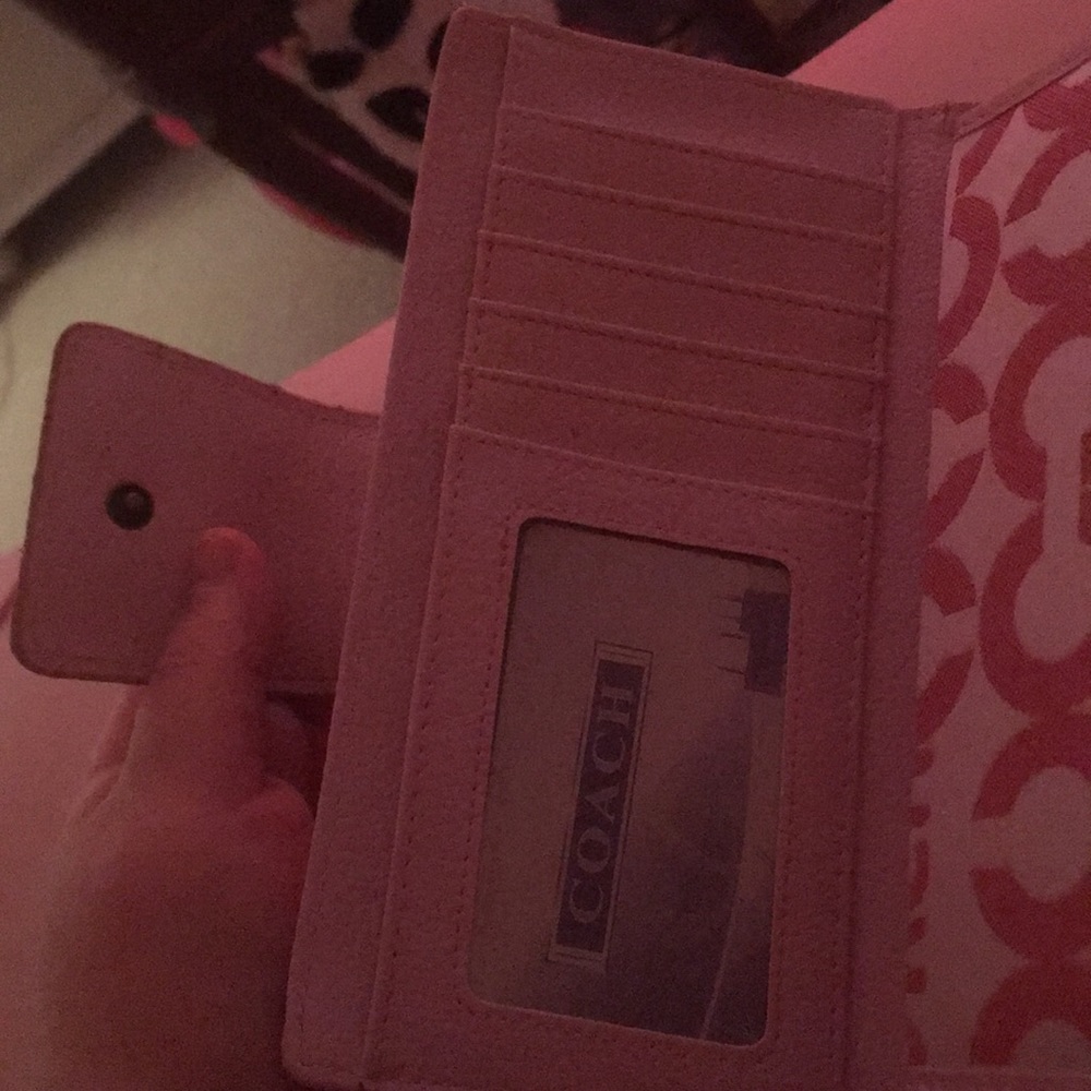 Baby Pink Coach Wallet💖 with checkbook holder - Picture 4 of 8